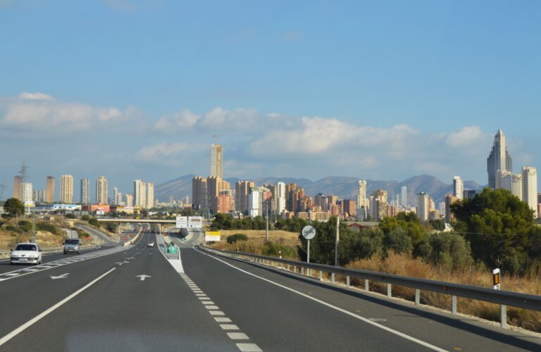 Panorama wieżowców Benidorm, proces o przecięcie liny robotnika