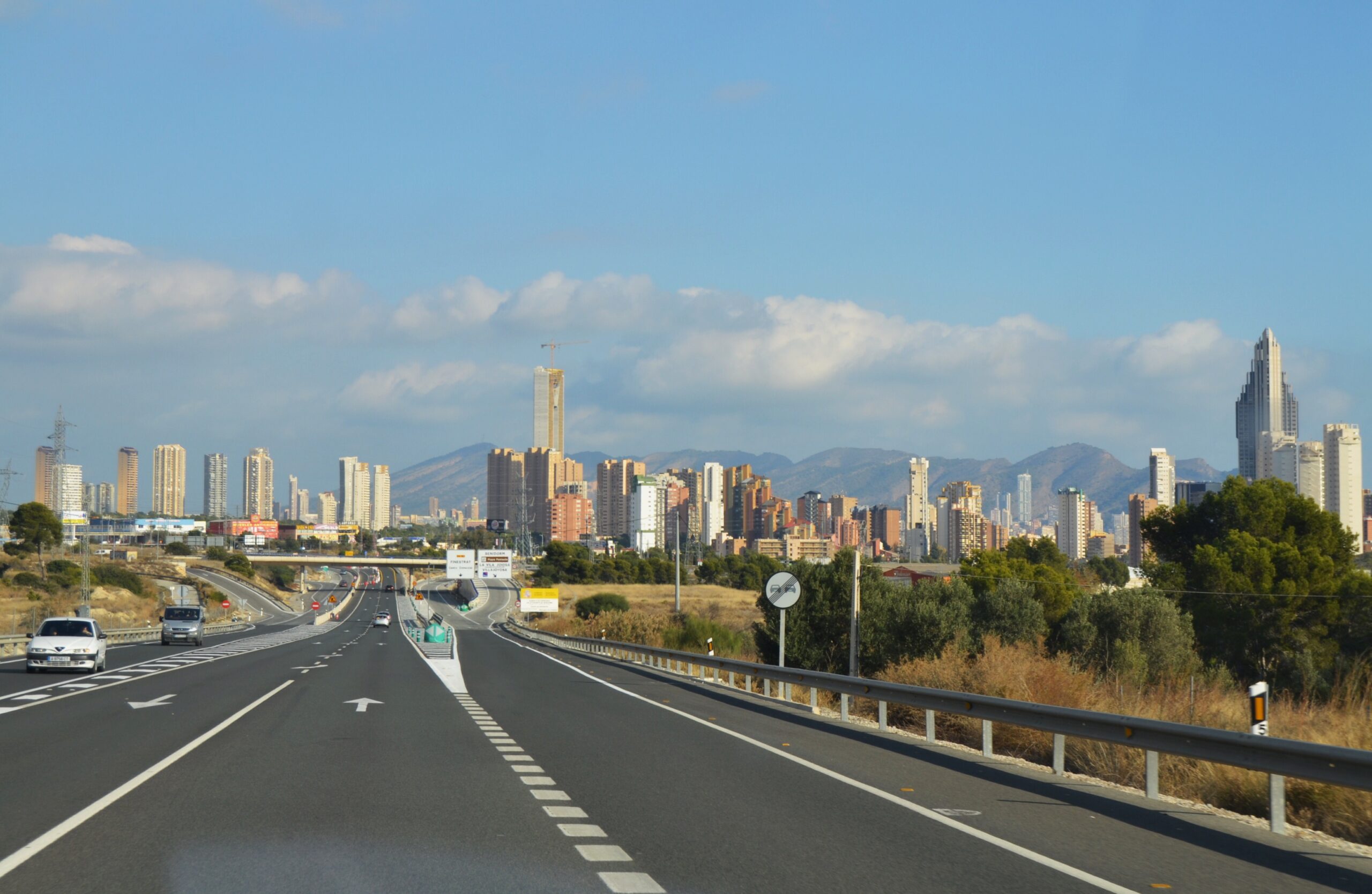 Panorama wieżowców Benidorm, proces o przecięcie liny robotnika