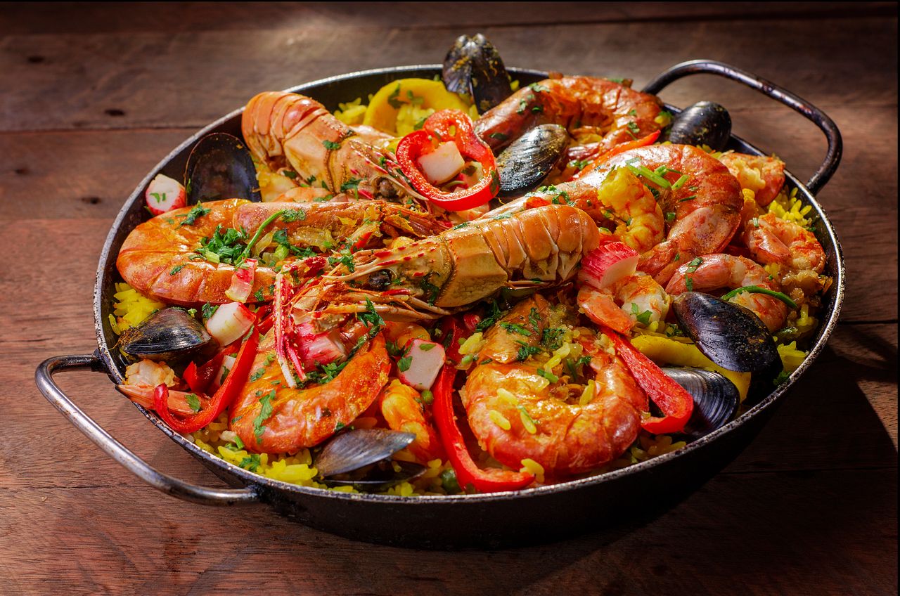 Nowy przewodnik kulinarny po Alicante: od tapas po arroz a banda
